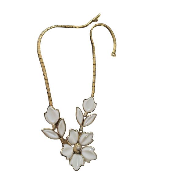50s Trifari White Milk Glass Flower Poured into Gold ToneSquare Link Necklace